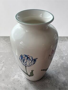 Tiffany & Co. Ceramic “Tiffany’s Tulips” vase